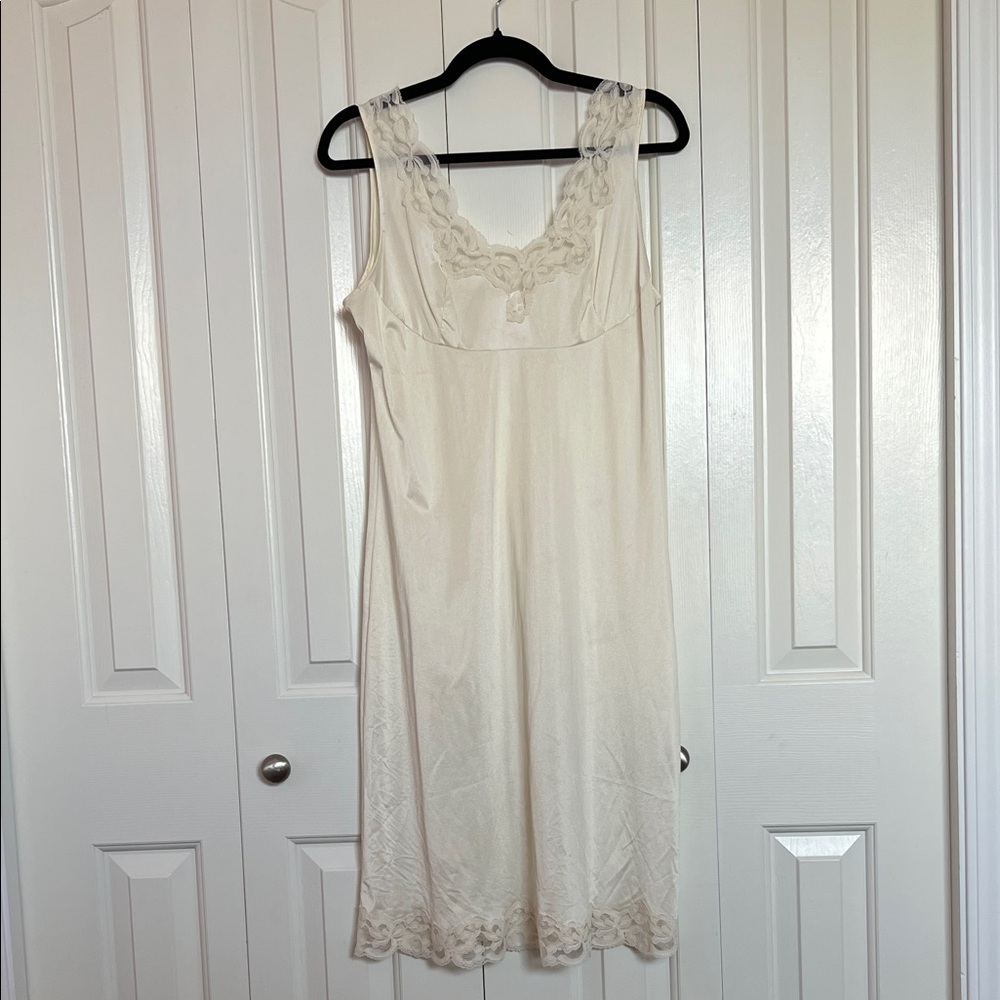 VINTAGE Elegant Cream Lace Trim Nightgown with bustier cutout and thick straps